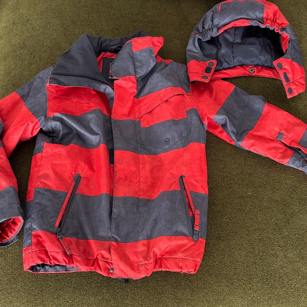 Kids Quiksilver Red and Black Striped snowboarding/skJacket with Detachable Hood